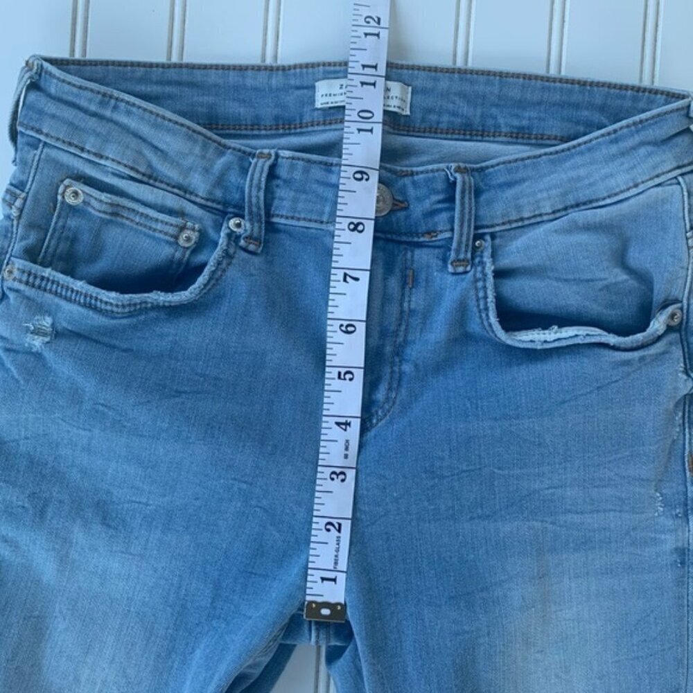 Zara Skinny Jeans 6 Light Wash Distressed Ripped Knee Raw Hem - Picture 8 of 9